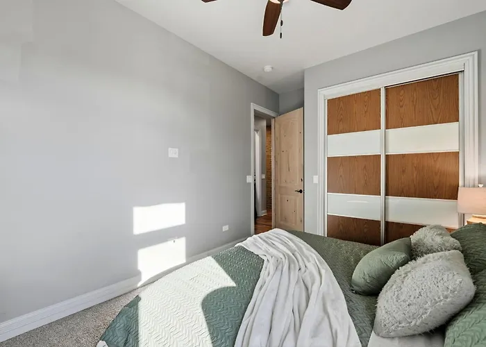 Mid-century Gem By United Center